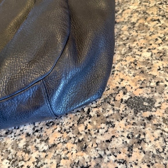 Authentic Prada Black leather bag with Silver hardware - Picture 4 of 16